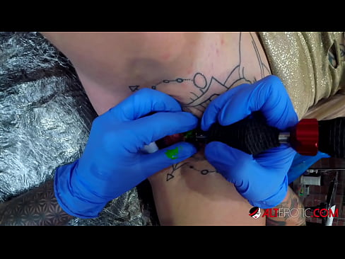 ❤️ Ҳоттии бениҳоят татуировкашуда Sully Savage дар клитори худ татуировка гирифт ️  Секс  дар мо tg.naffuck.xyz ❌️❤